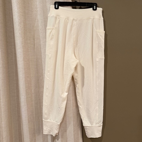 Old Navy Live-In Cream White French Terry Joggers Pants< Size Medium - Picture 4 of 11